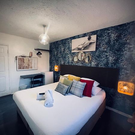 R1 Superking Sized Bed & 65" Tv On The Wall In Clapham Lägenhet London Exteriör bild