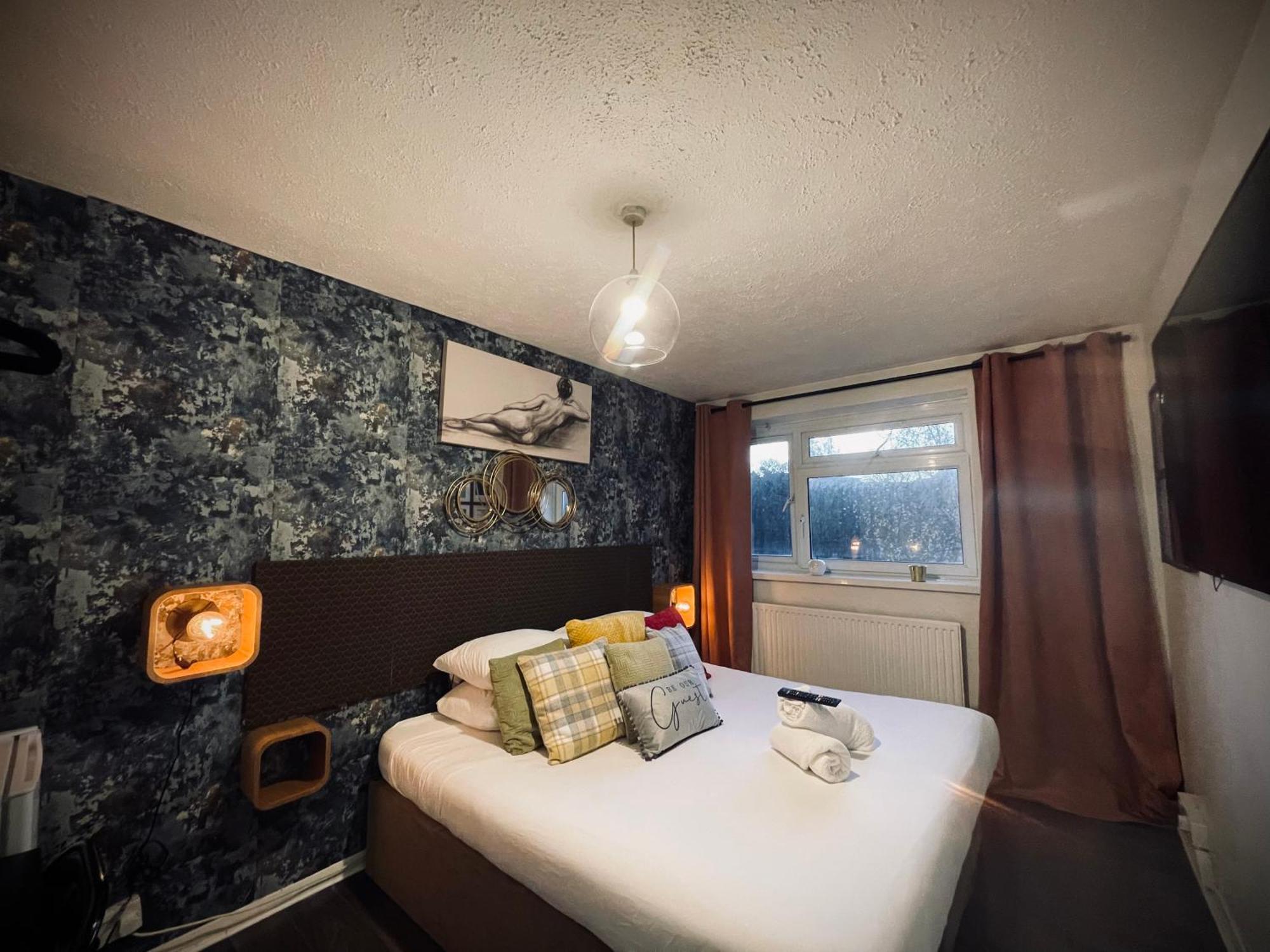 R1 Superking Sized Bed & 65" Tv On The Wall In Clapham Lägenhet London Exteriör bild