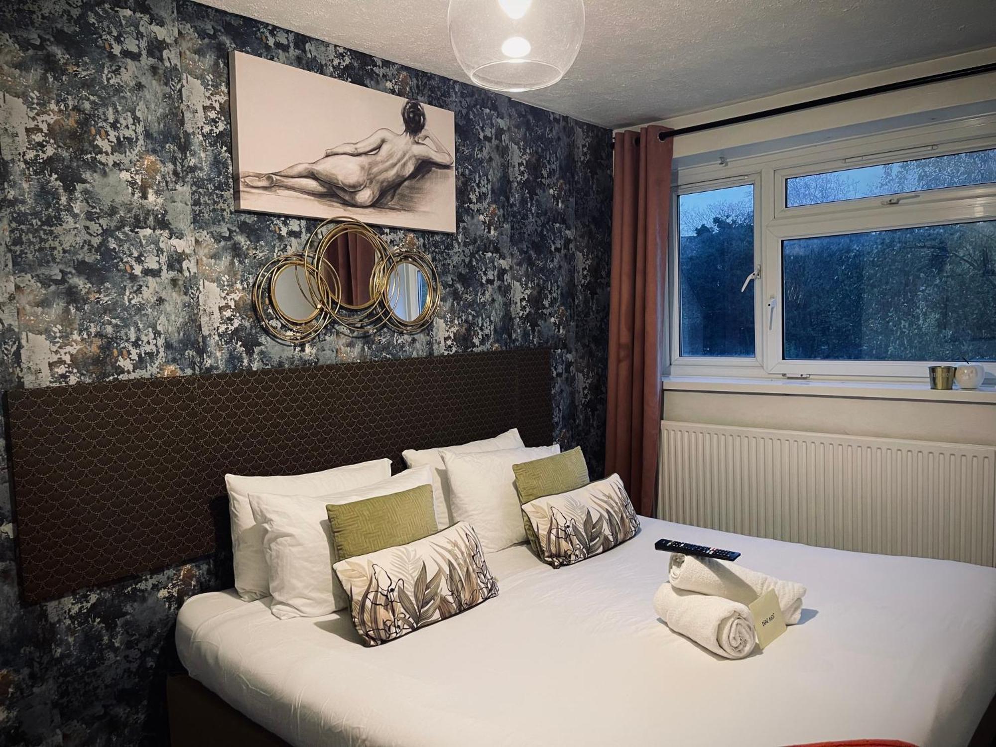 R1 Superking Sized Bed & 65" Tv On The Wall In Clapham Lägenhet London Exteriör bild